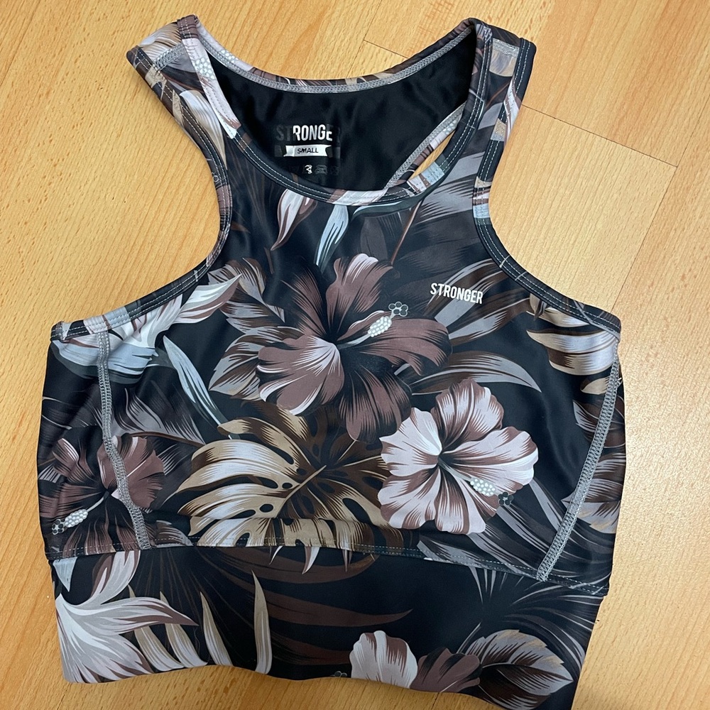 STRONGER bra/crop top